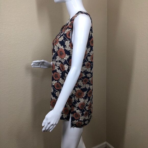 Pleione Crepe V-Neck Tank (A6) - Picture 4 of 5